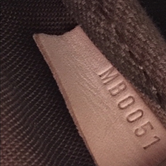 Sold Authentic Louis Vuitton Monogram Canvas Samur - Picture 8 of 8